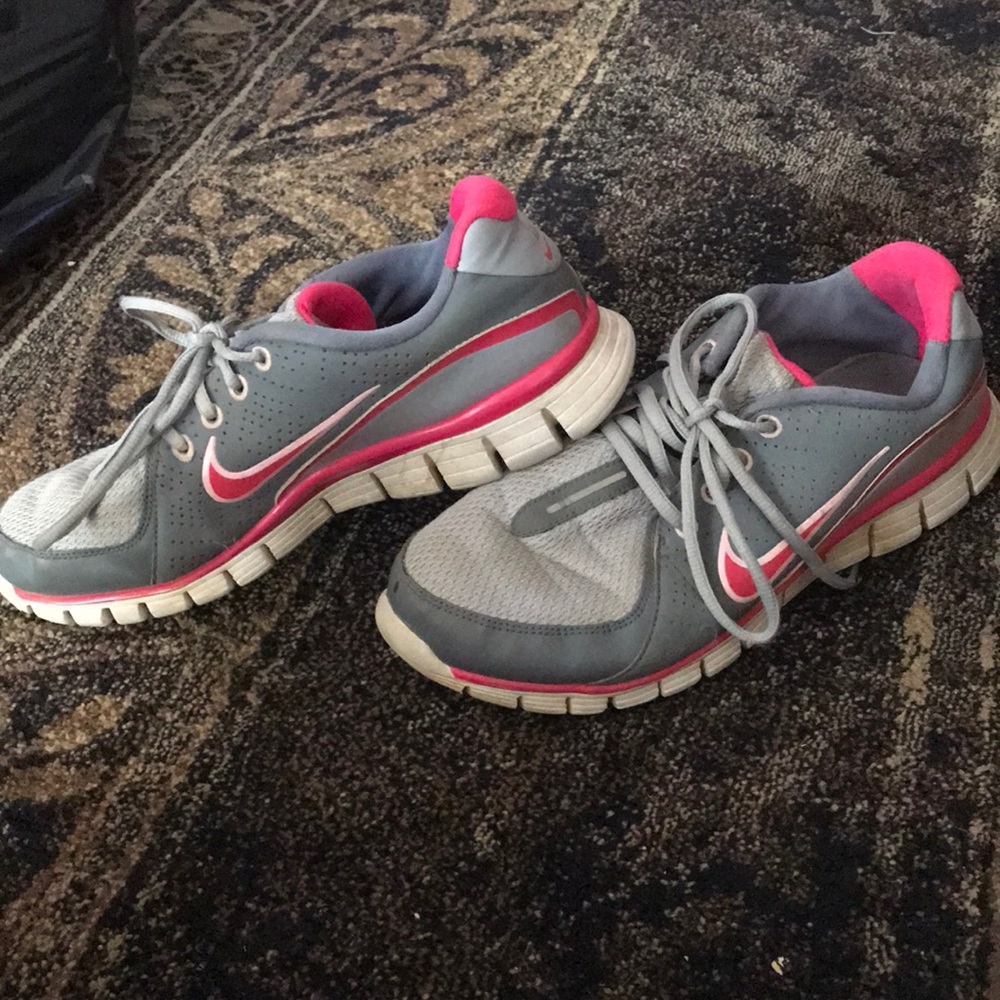 Nike tennis shoes